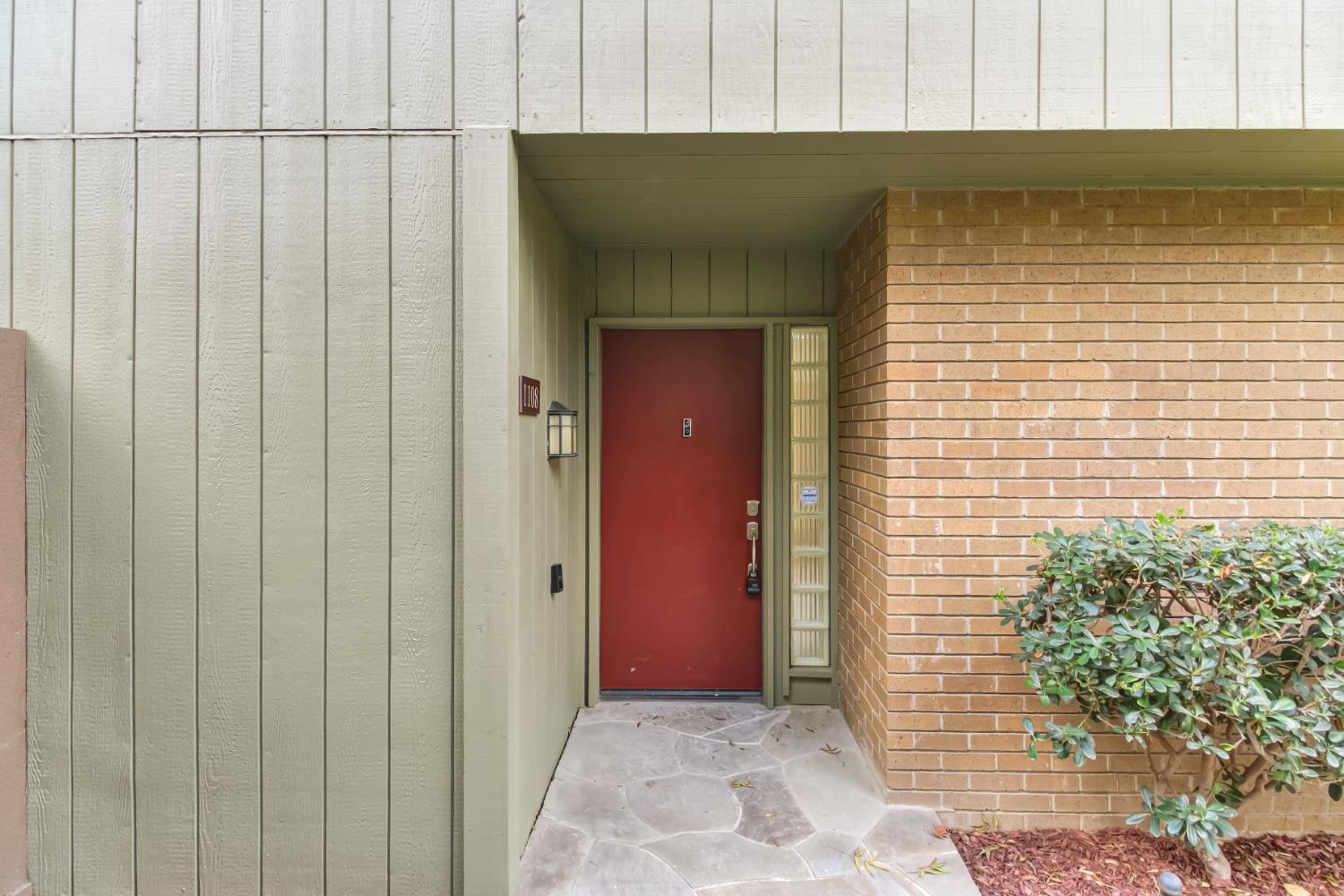 1108 Dunbarton Circle