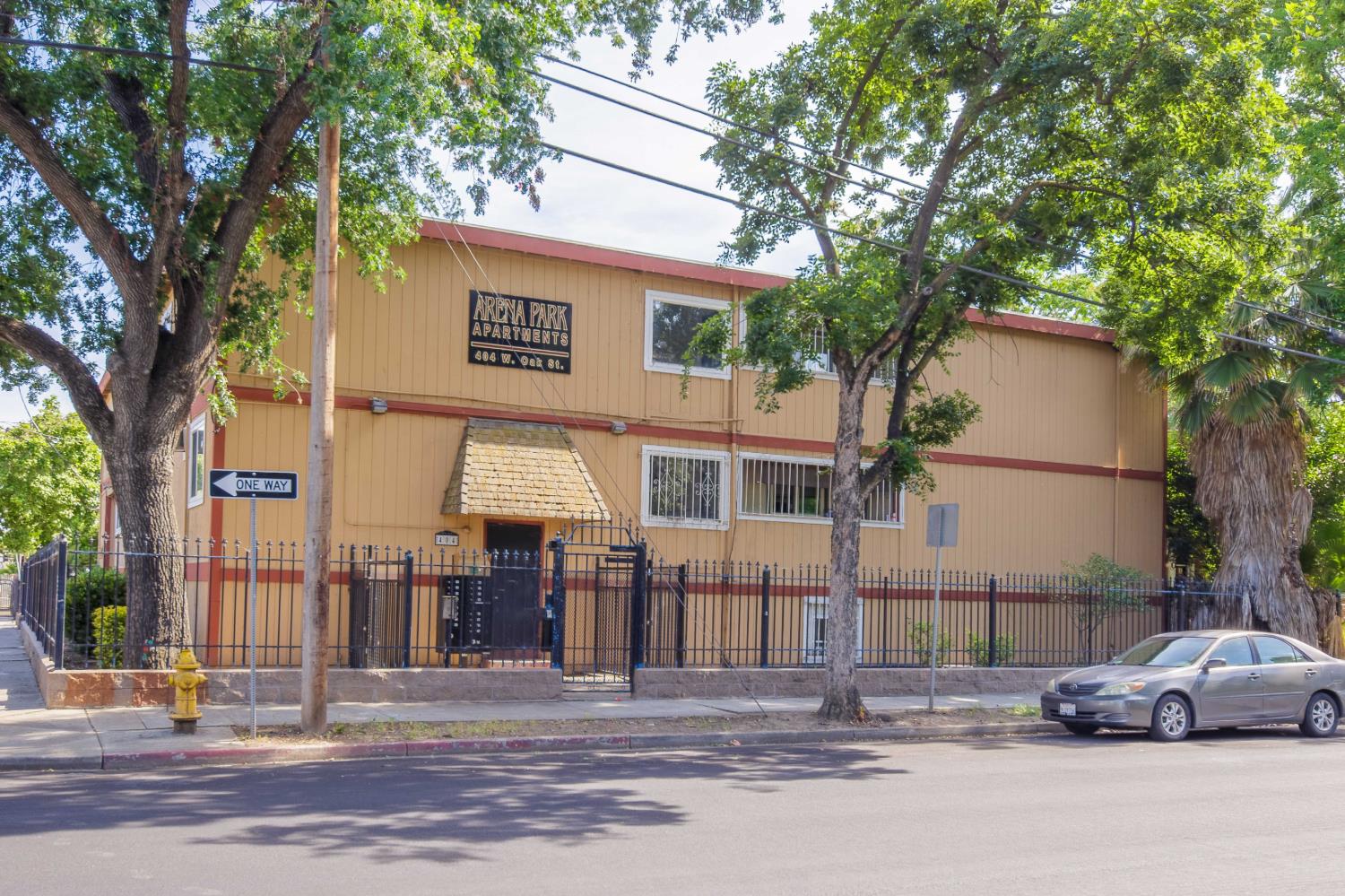 404 W Oak Street