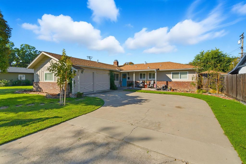 Photo of 2213 Monte Vista Avenue, Modesto, CA 95350 (MLS # 225134589)