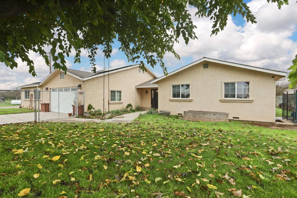 Photo of 14527 Louise Avenue, Ripon, CA 95366 (MLS # 225147225)