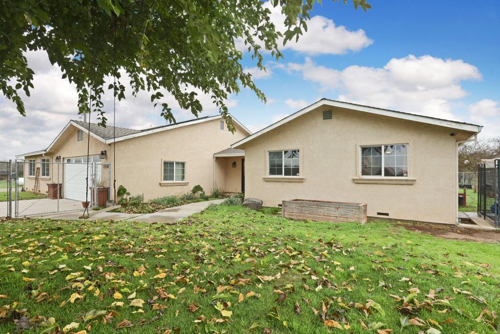 Photo of 14527 Louise Avenue, Ripon, CA 95366 (MLS # 225147225)
