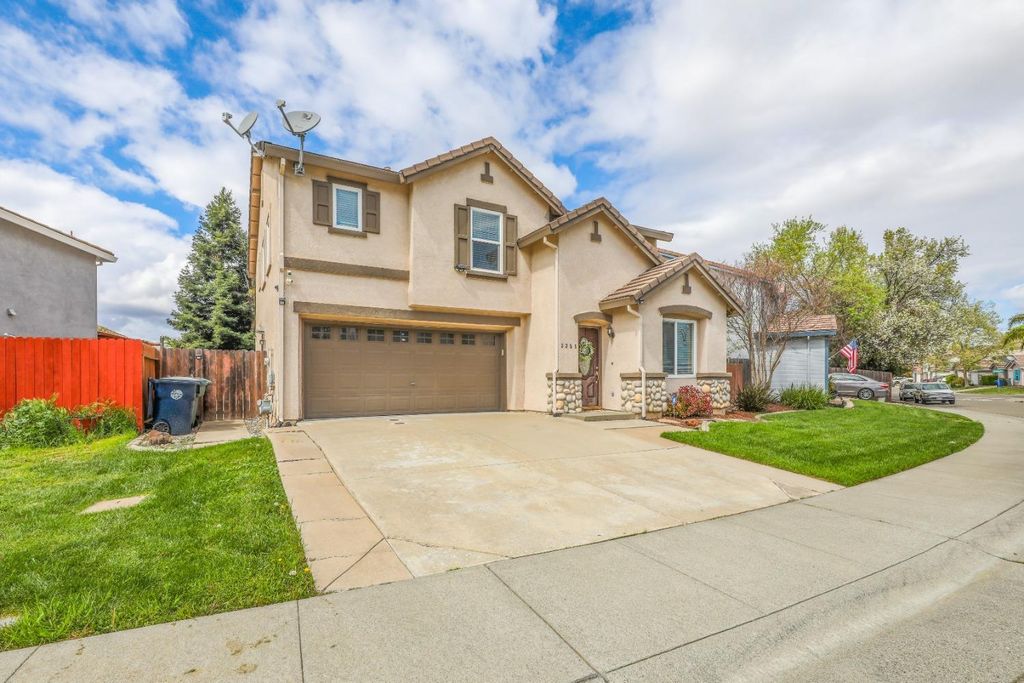 Photo of 3355 Calla Lily Way, Sacramento, CA 95833 (MLS # 225137579)