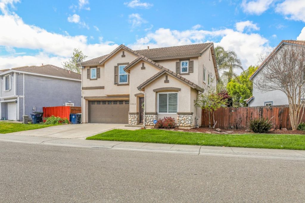 Photo of 3355 Calla Lily Way, Sacramento, CA 95833 (MLS # 225137579)