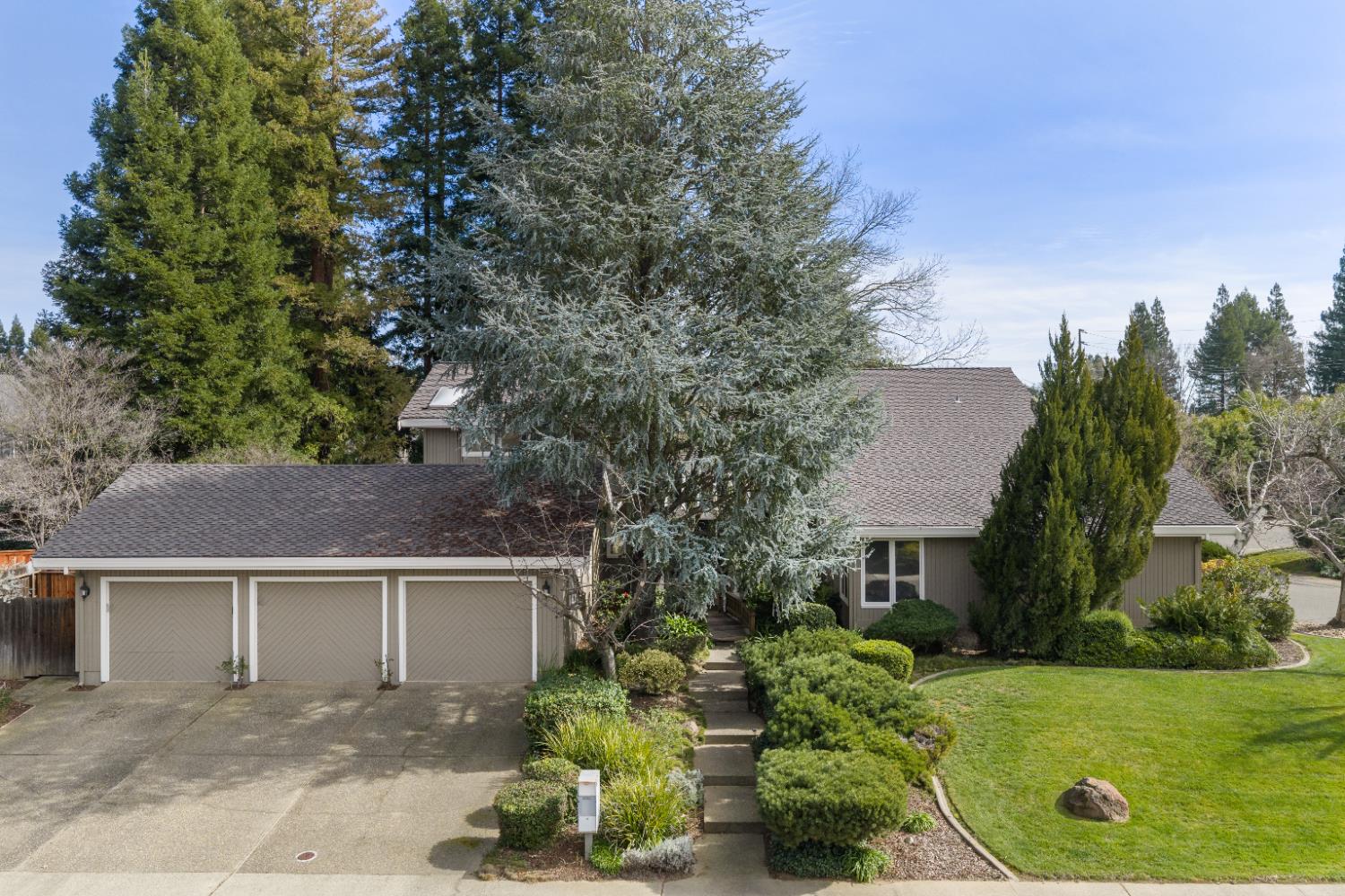 1744 Haggin Grove Way