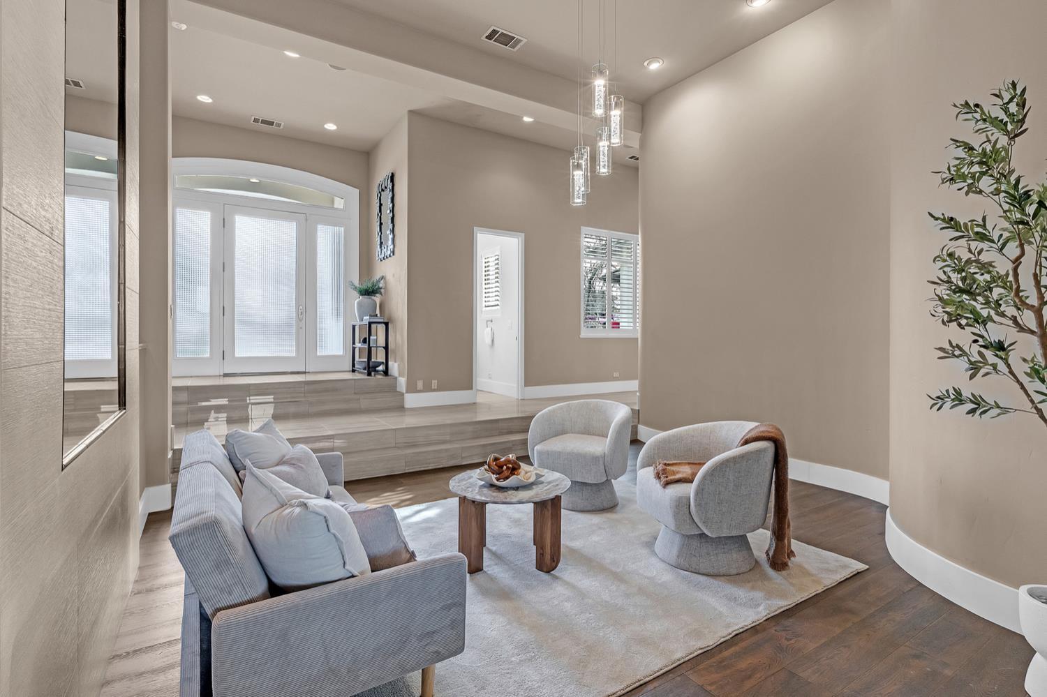 4182 E Greenview Drive