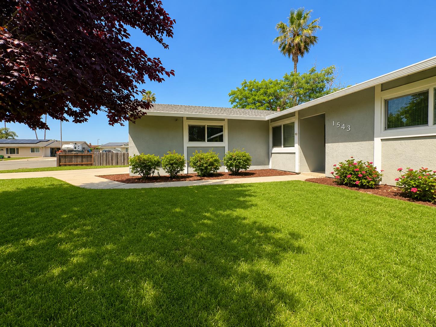 1543 John Place