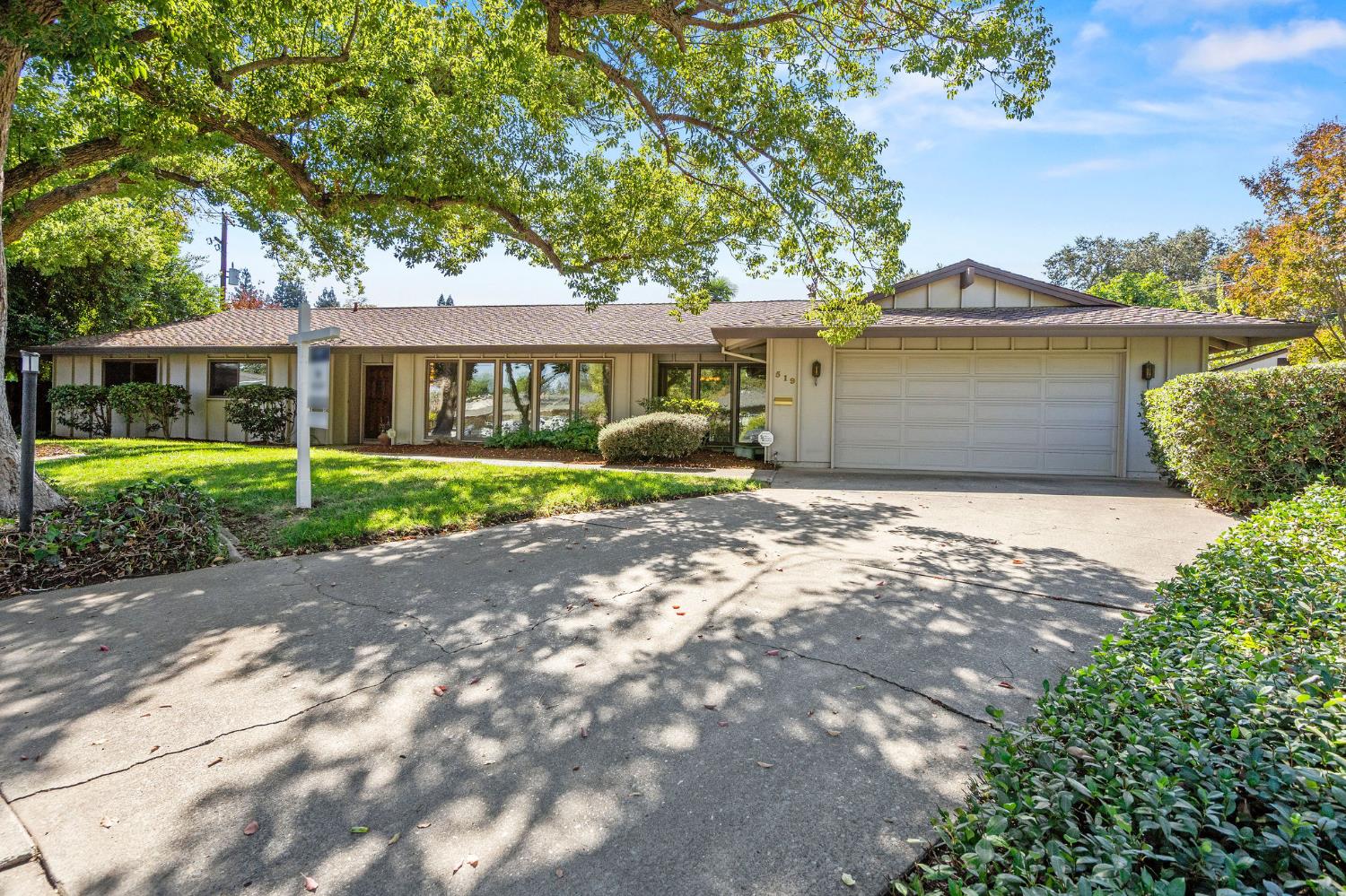 519 Grovesnor Court