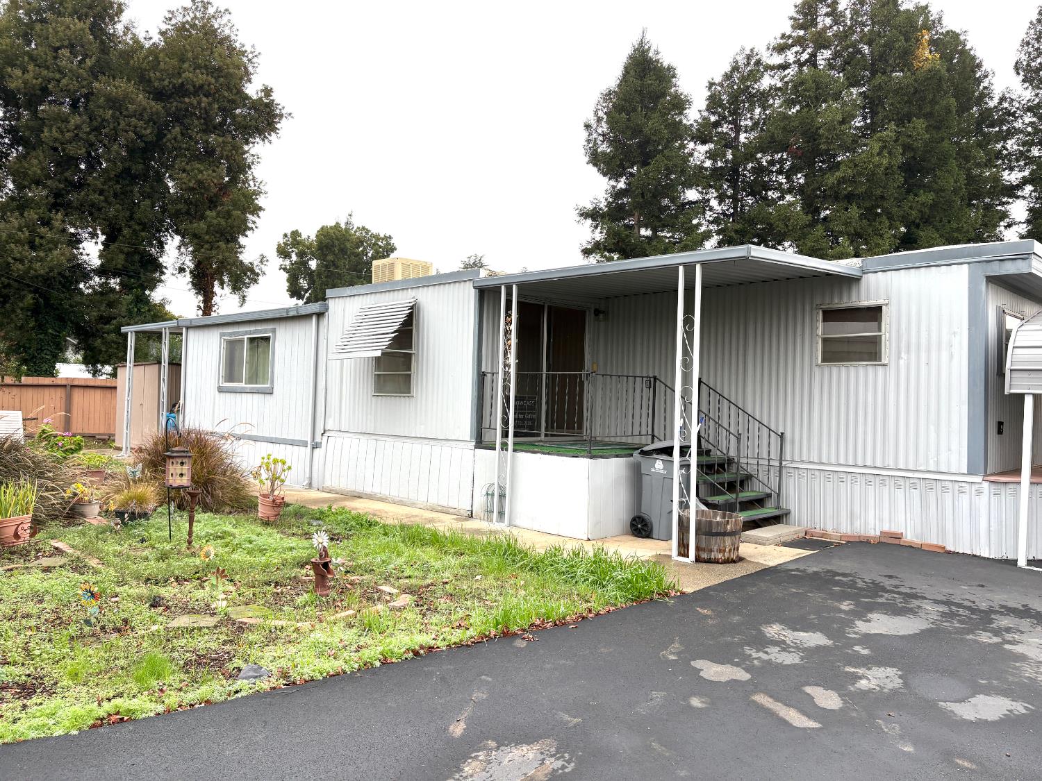 350 N George Washington Boulevard 9