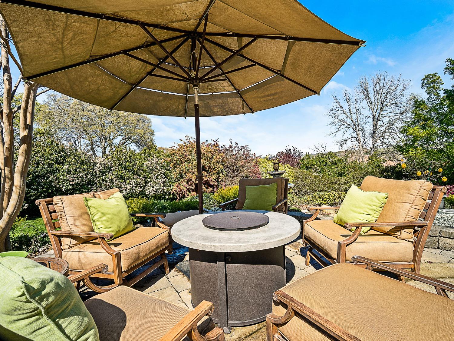 El Dorado Hills, California 95762, United States, 4 Bedrooms Bedrooms, ,4 BathroomsBathrooms,Residential,Active,205721