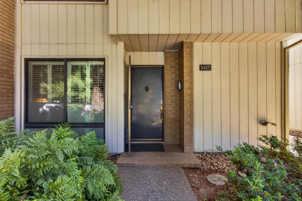 1427 Commons Drive
