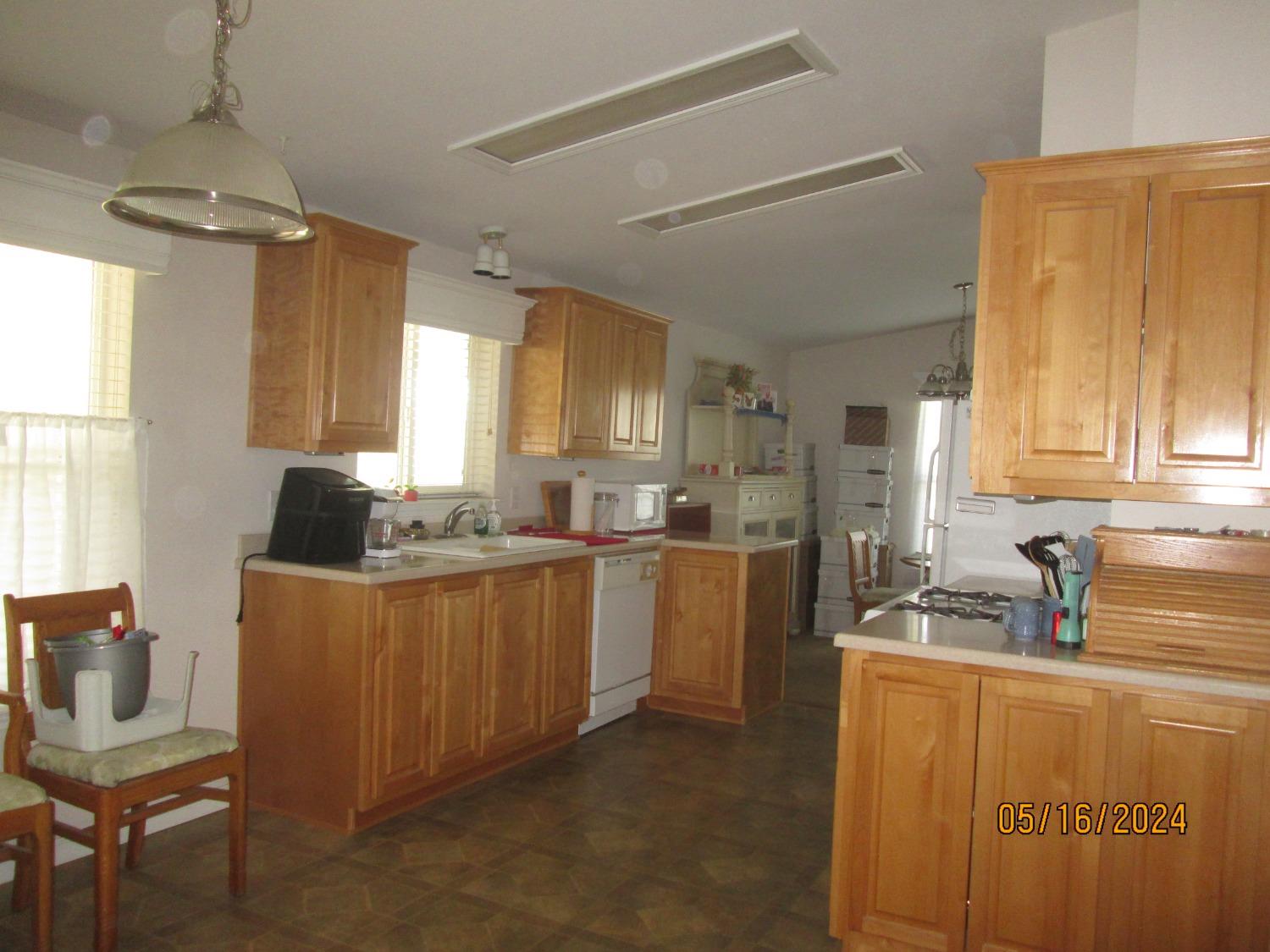1400 Queen Way 22