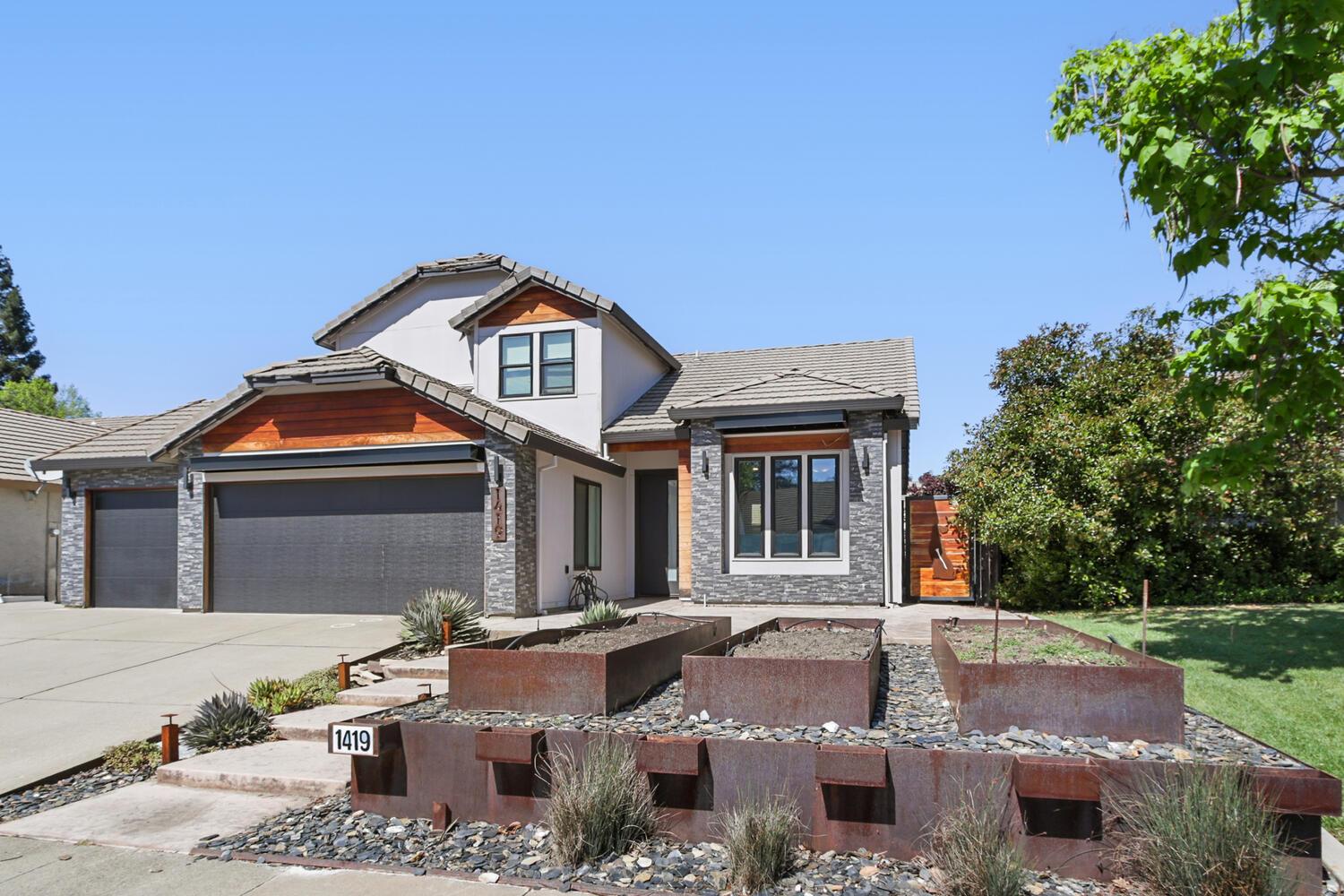 1419 Calle Las Casas