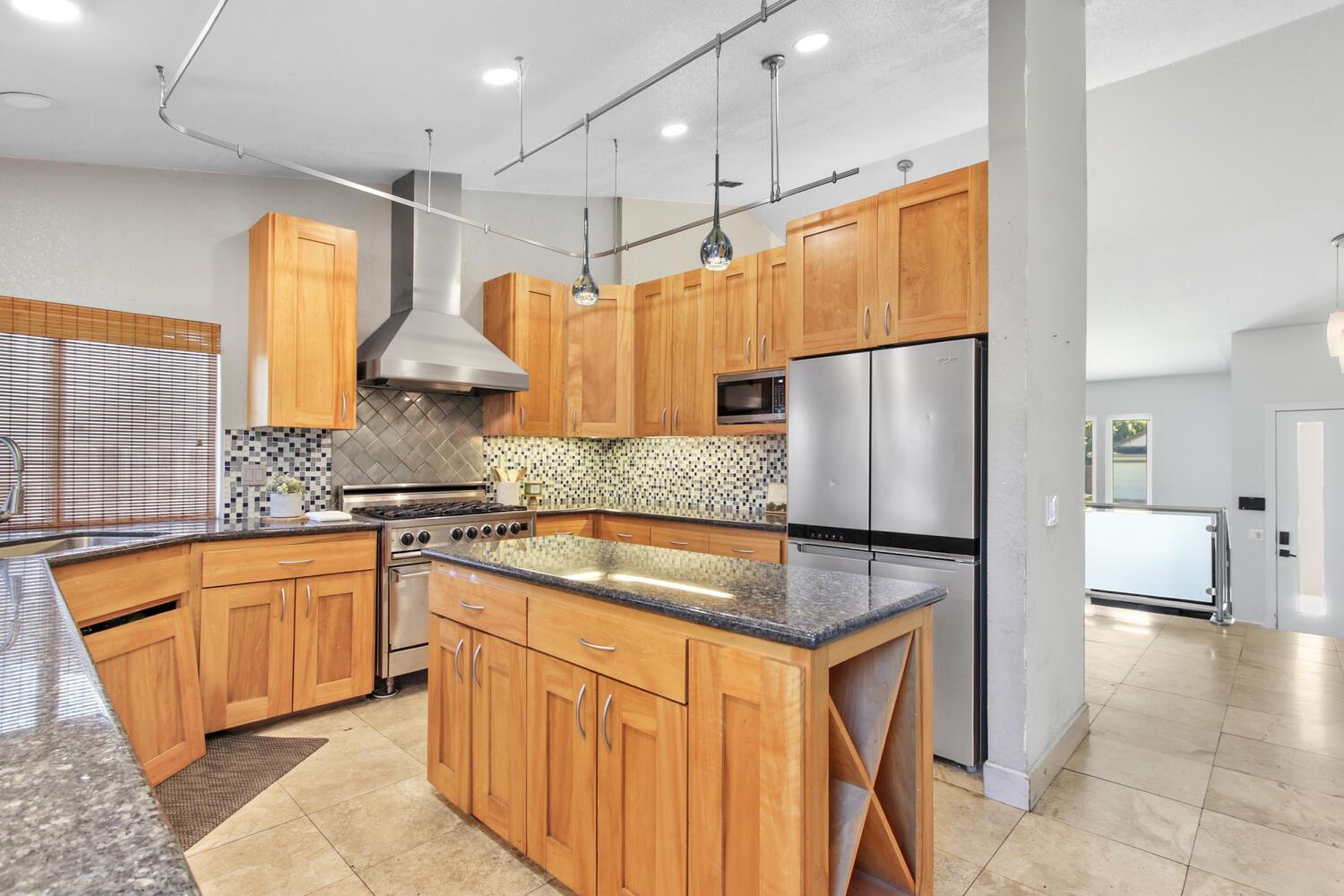 1419 Calle Las Casas