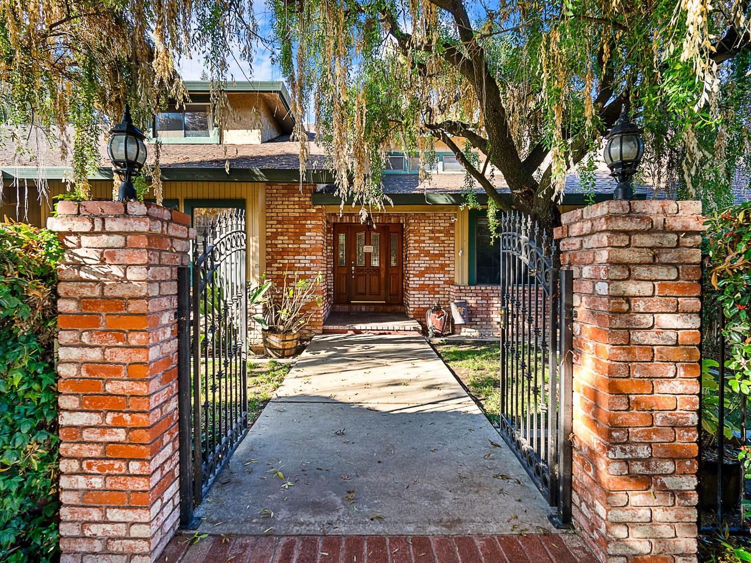 9937 Laron Court