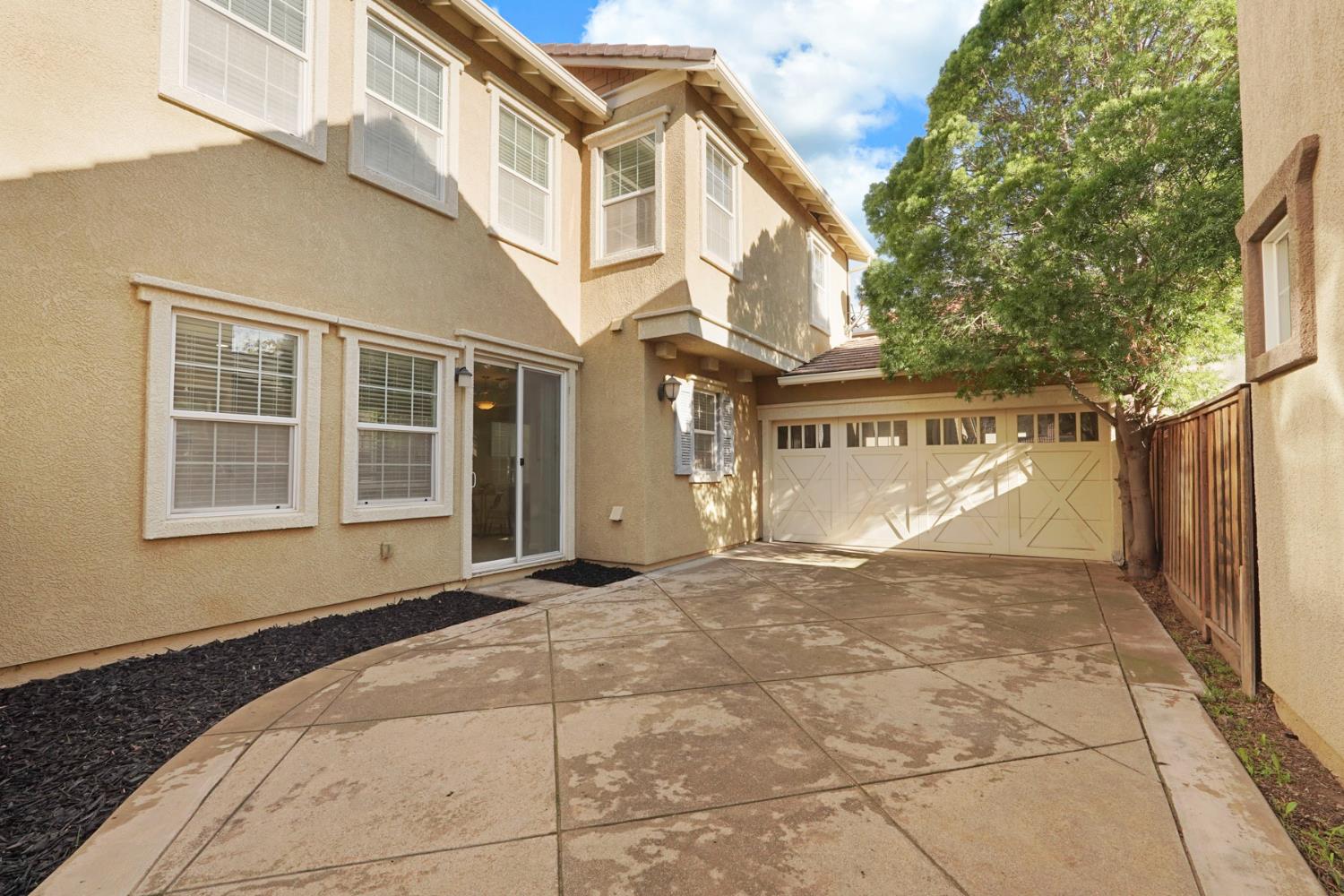 60 S Pacifico Street