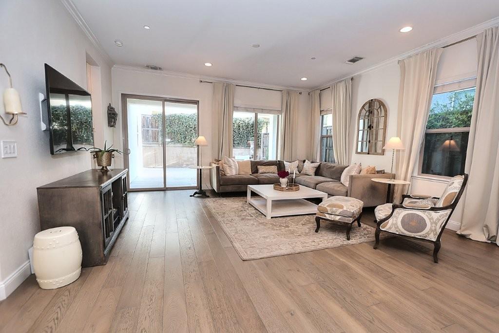 5543 Cannes Way