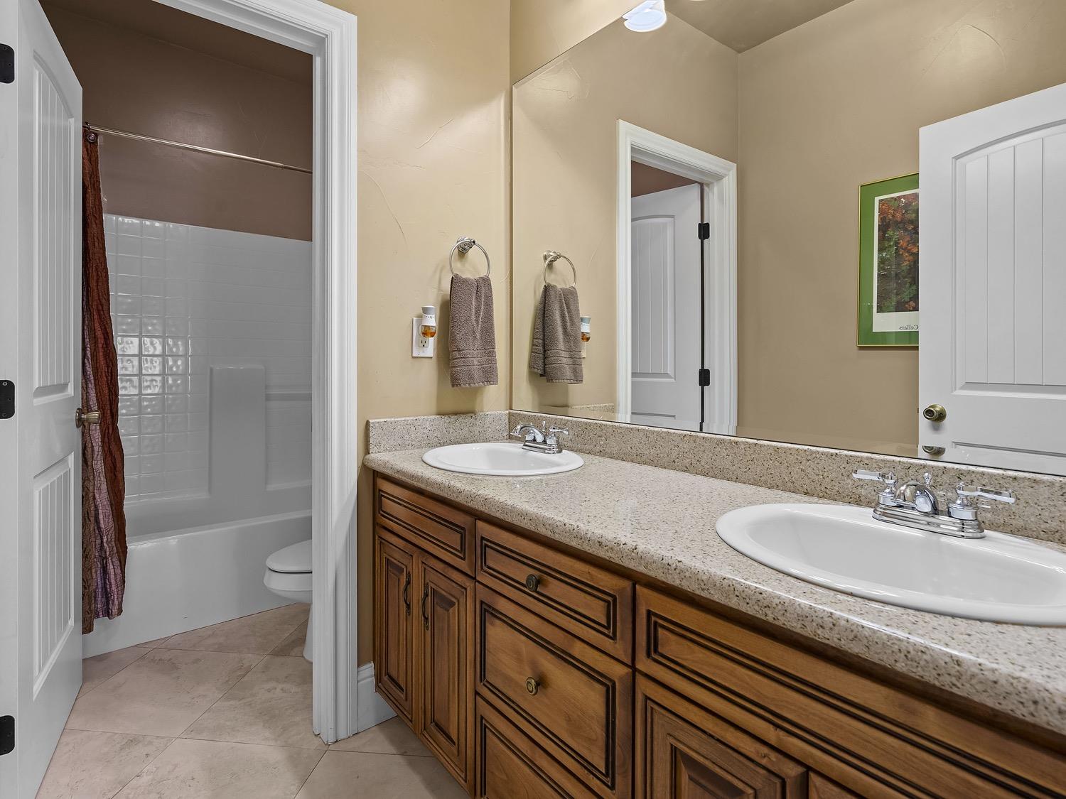 Carmichael, California 95608, United States, 4 Bedrooms Bedrooms, ,3 BathroomsBathrooms,Residential,Active,138607