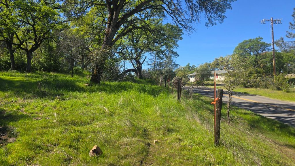 Photo of 11592 Peoria Rd, Browns Valley, CA 95918 (MLS # 226030872)