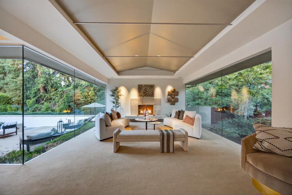 Photo of 3636 Fair Oaks Boulevard, Sacramento, CA 95864 (MLS # 225143056)