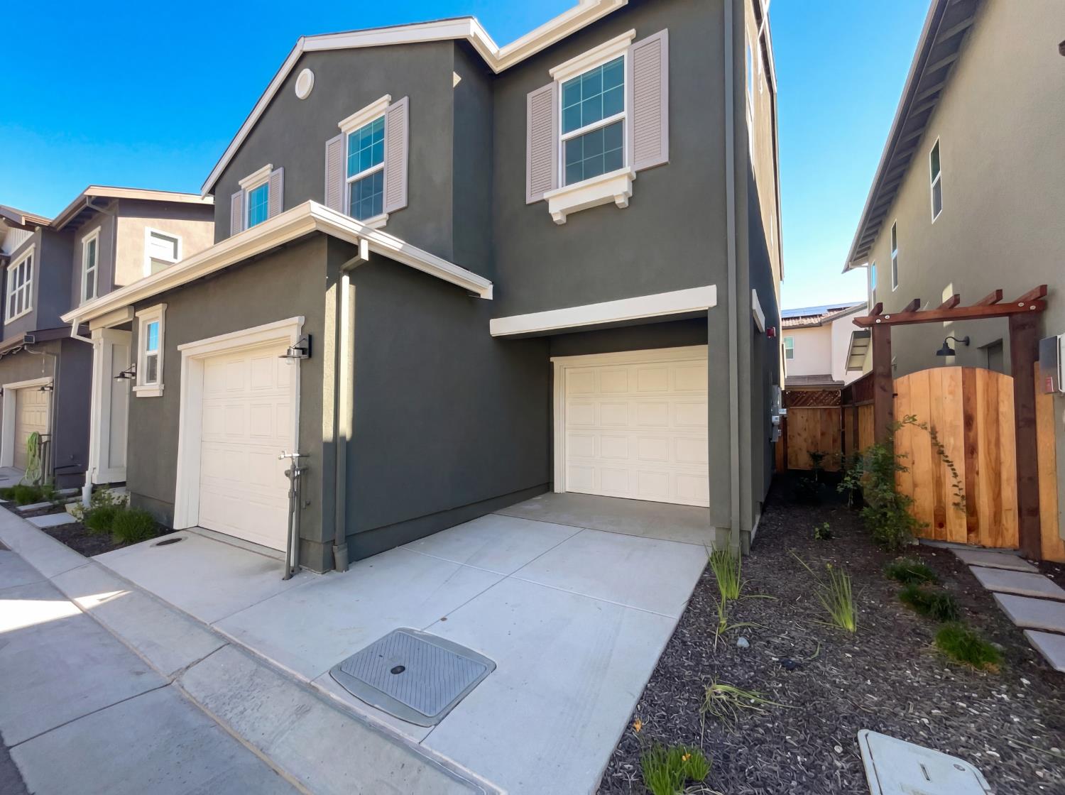 374 N Palm Springs Way