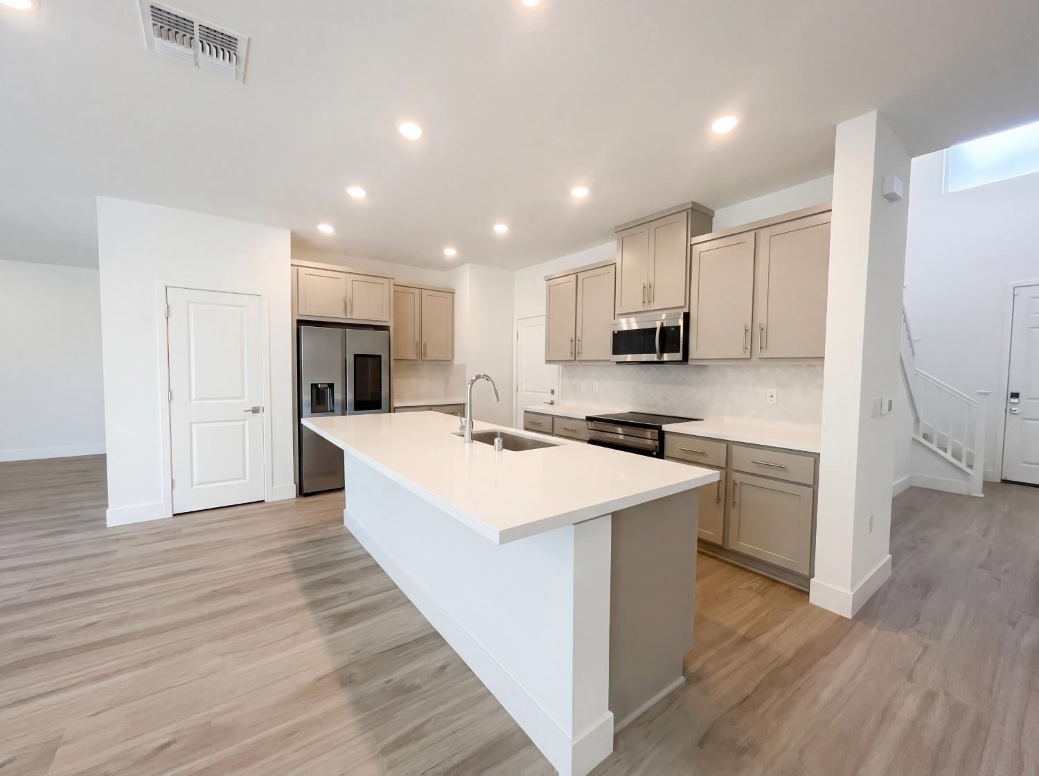 374 N Palm Springs Way