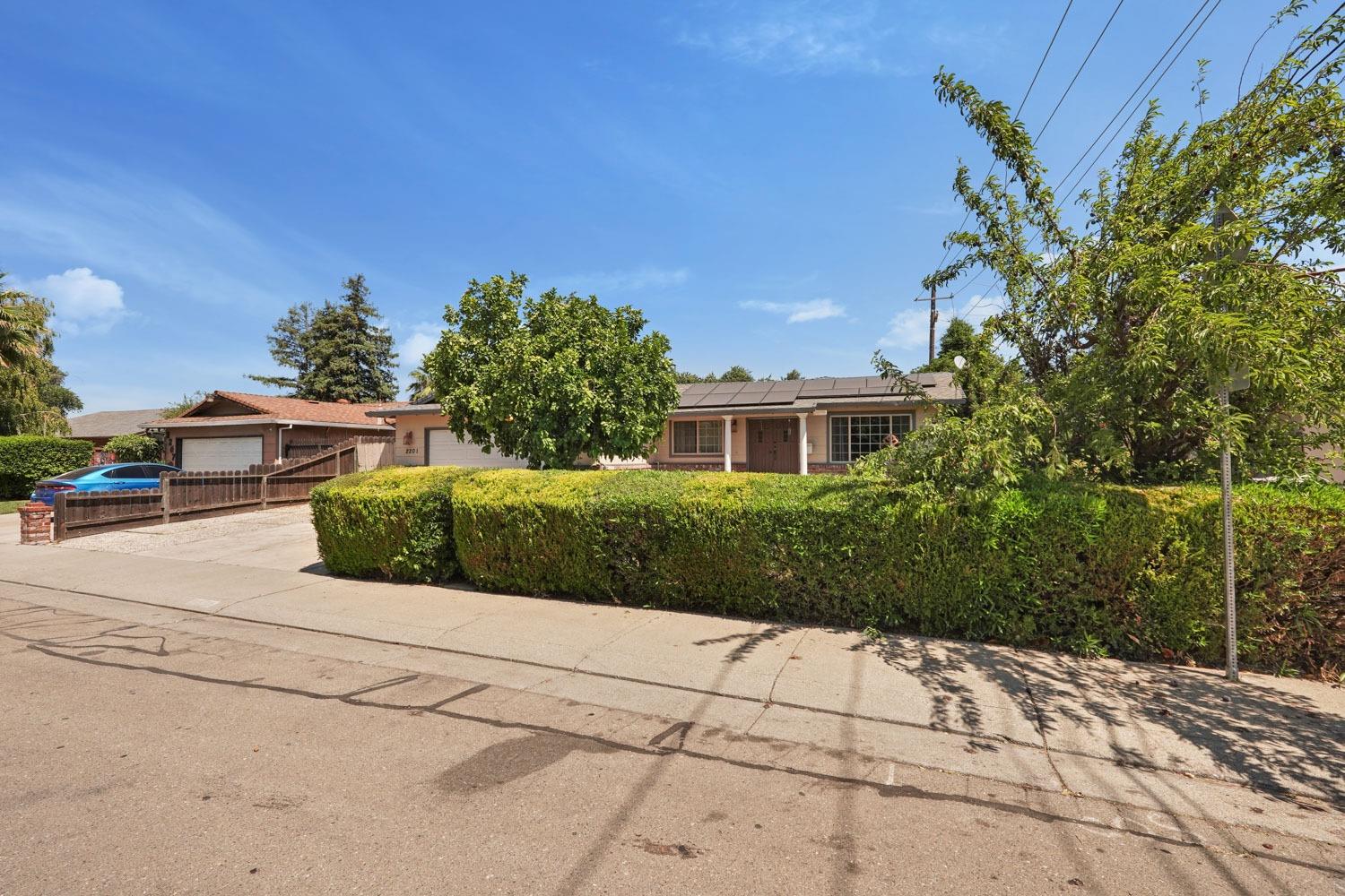 Photo 5 of 45 of 2201 Portola Avenue house