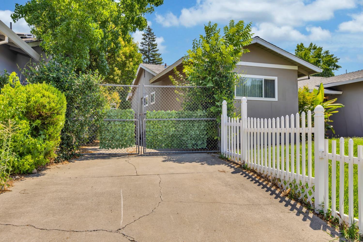 6708 woodmore oaks