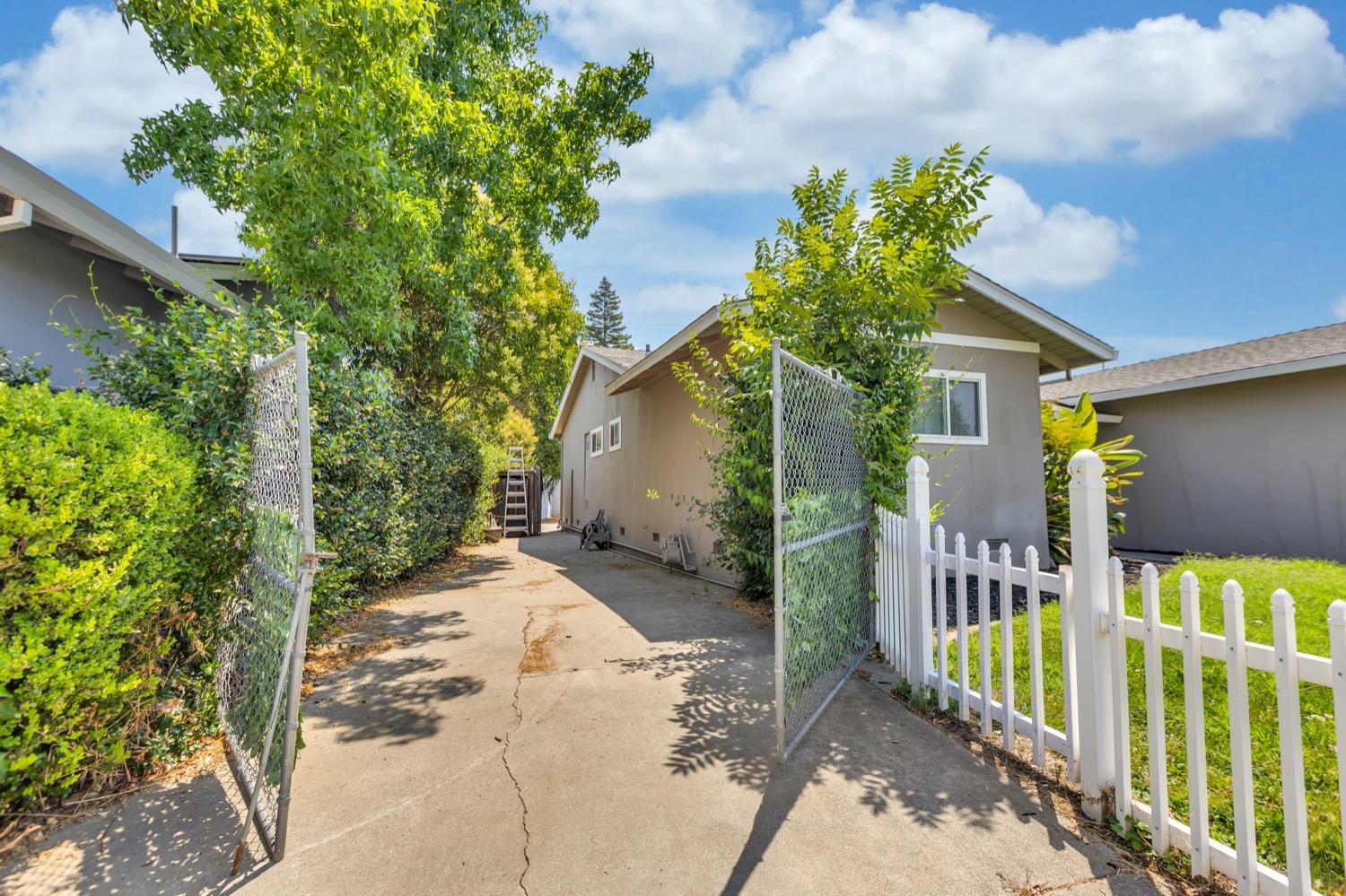 6708 woodmore oaks