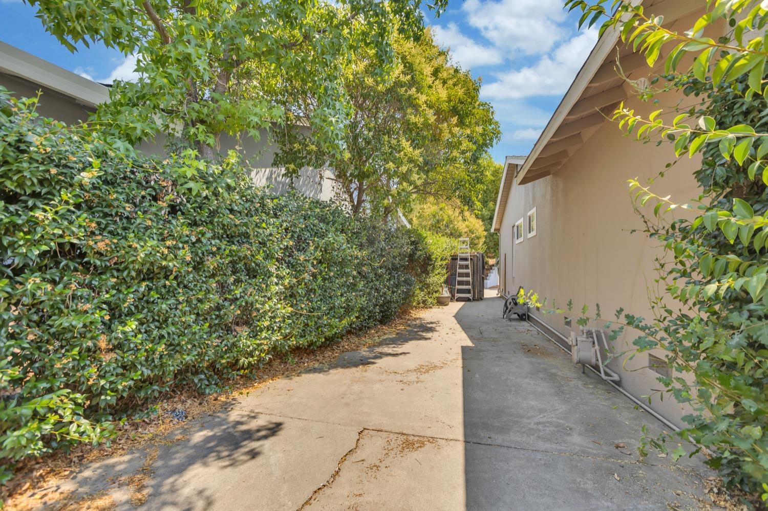 6708 woodmore oaks