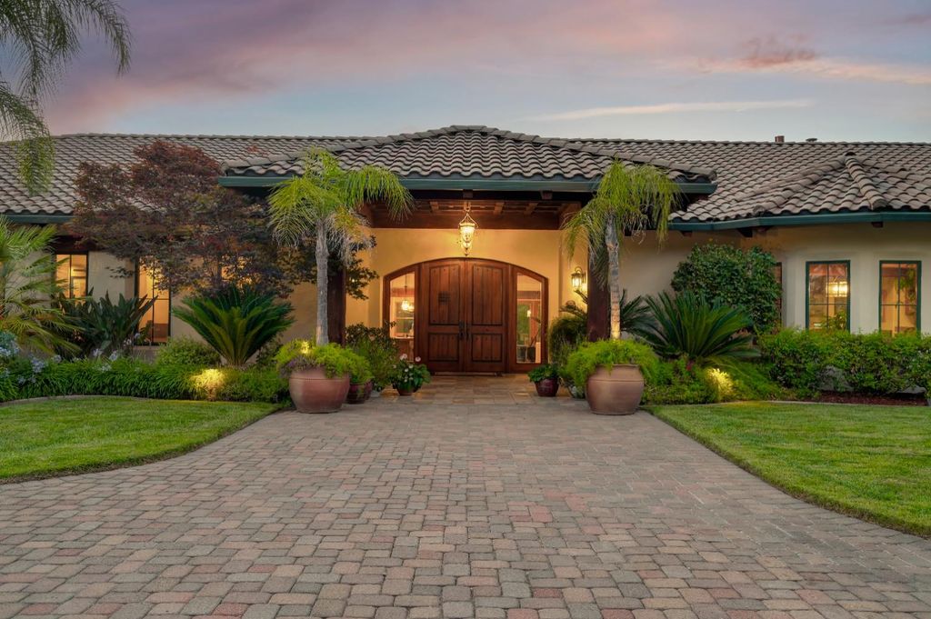 Photo of 5905 Barton Road, Loomis, CA 95650 (MLS # 226046700)