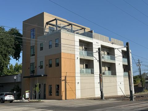1915 E S Street Sacramento CA 95811