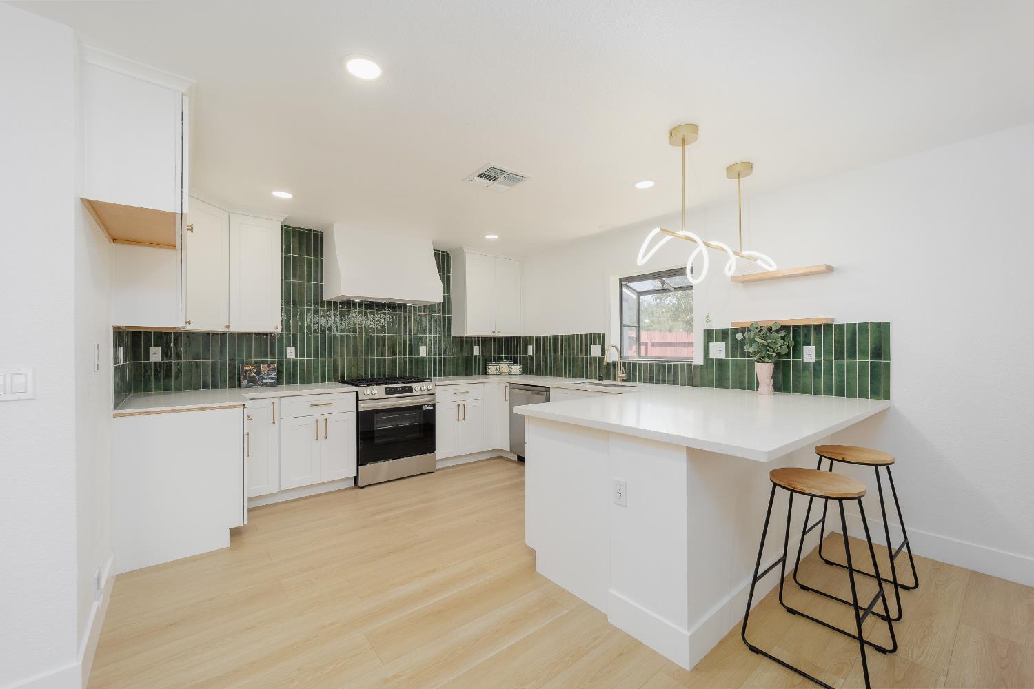 2133 Rossmoor Drive