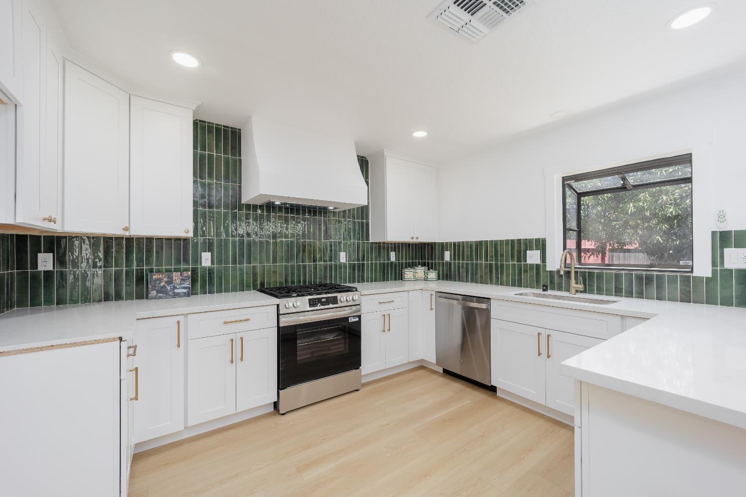 2133 Rossmoor Drive