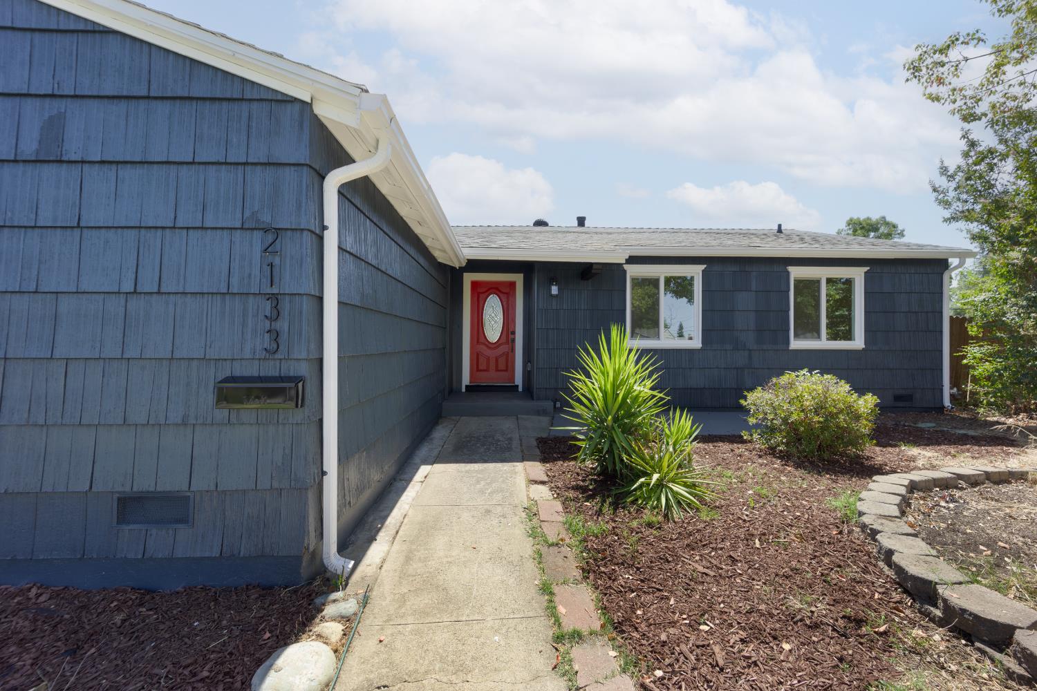 2133 Rossmoor Drive