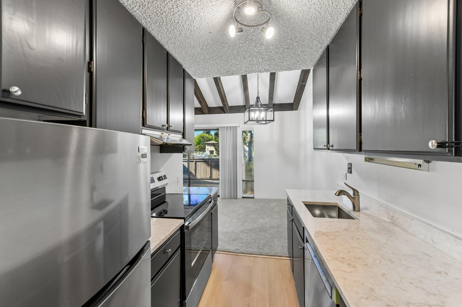 2201 Woodside Lane 16