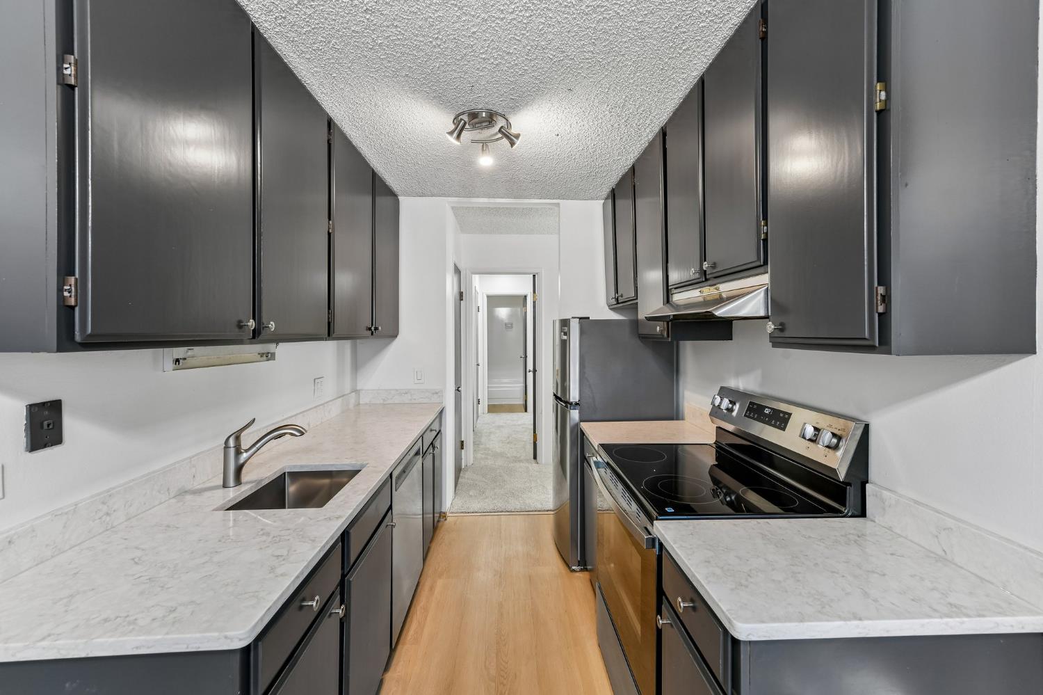 2201 Woodside Lane 16