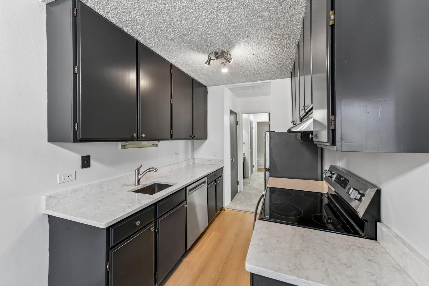 2201 Woodside Lane 16