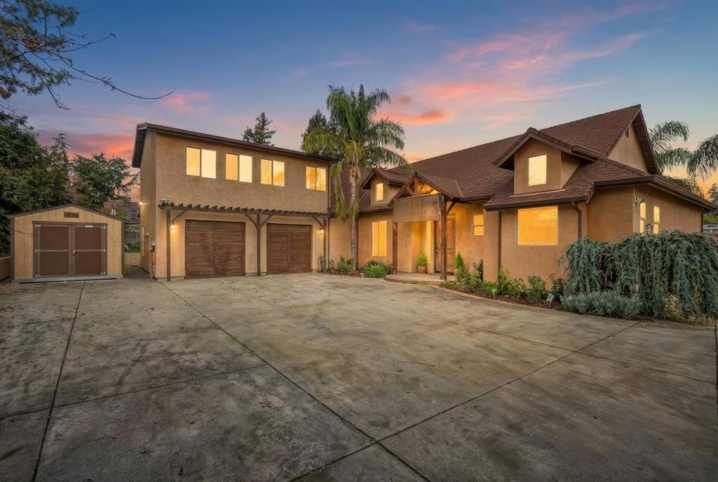 Photo of 5830 Mariposa Avenue, Citrus Heights, CA 95610 (MLS # 226005487)