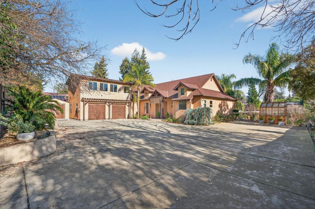 Photo of 5830 Mariposa Avenue, Citrus Heights, CA 95610 (MLS # 226005487)