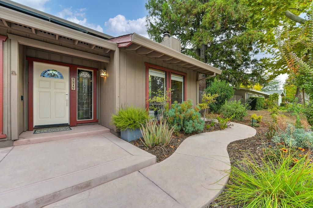 2217 Alameda Ave
