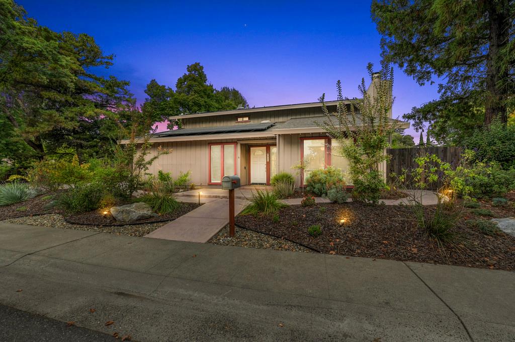2217 Alameda Ave