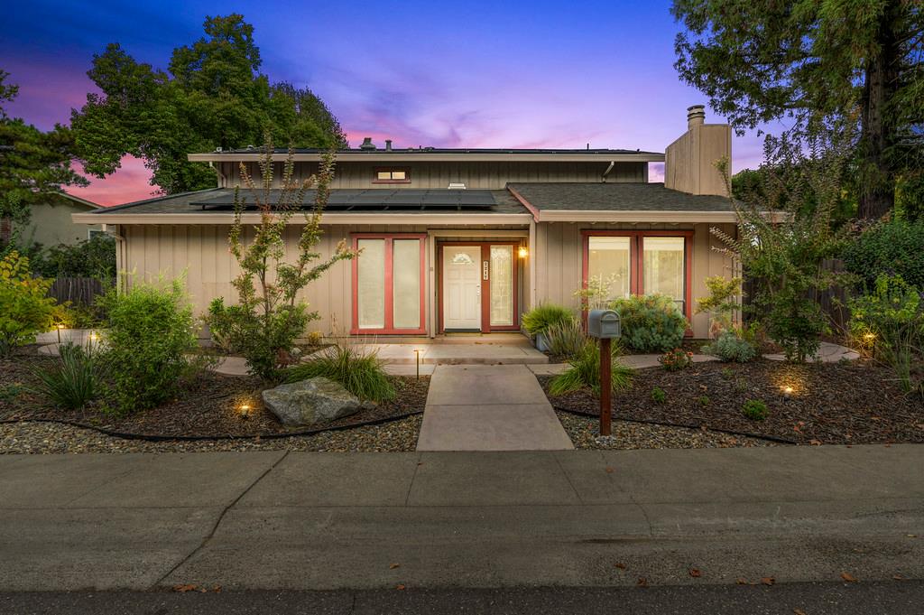 2217 Alameda Ave