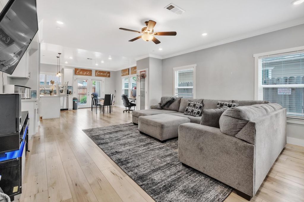 Photo of 3400 44th Street #3404, Sacramento, CA 95817 (MLS # 226034382)