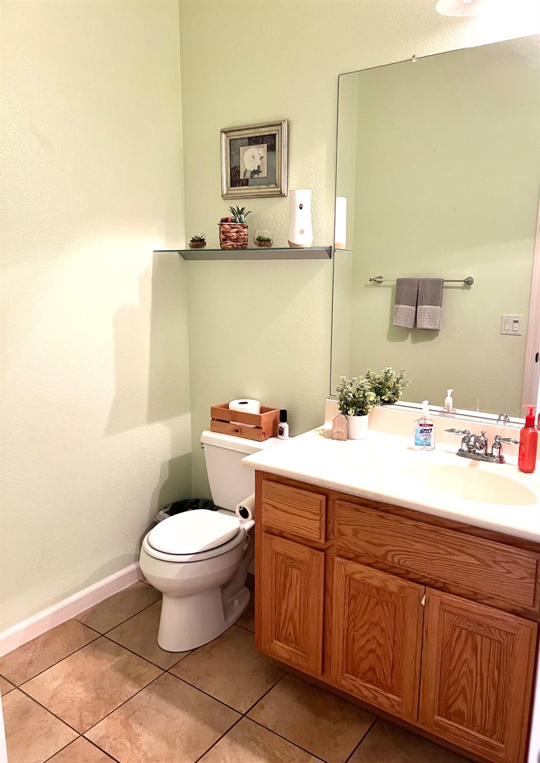 Sacramento, California 95834, United States, 4 Bedrooms Bedrooms, ,3 BathroomsBathrooms,Residential,Active,186056