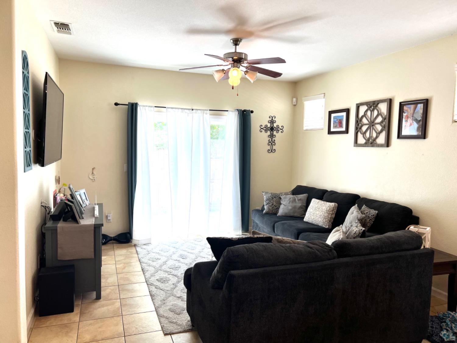 Sacramento, California 95834, United States, 4 Bedrooms Bedrooms, ,3 BathroomsBathrooms,Residential,Active,186056