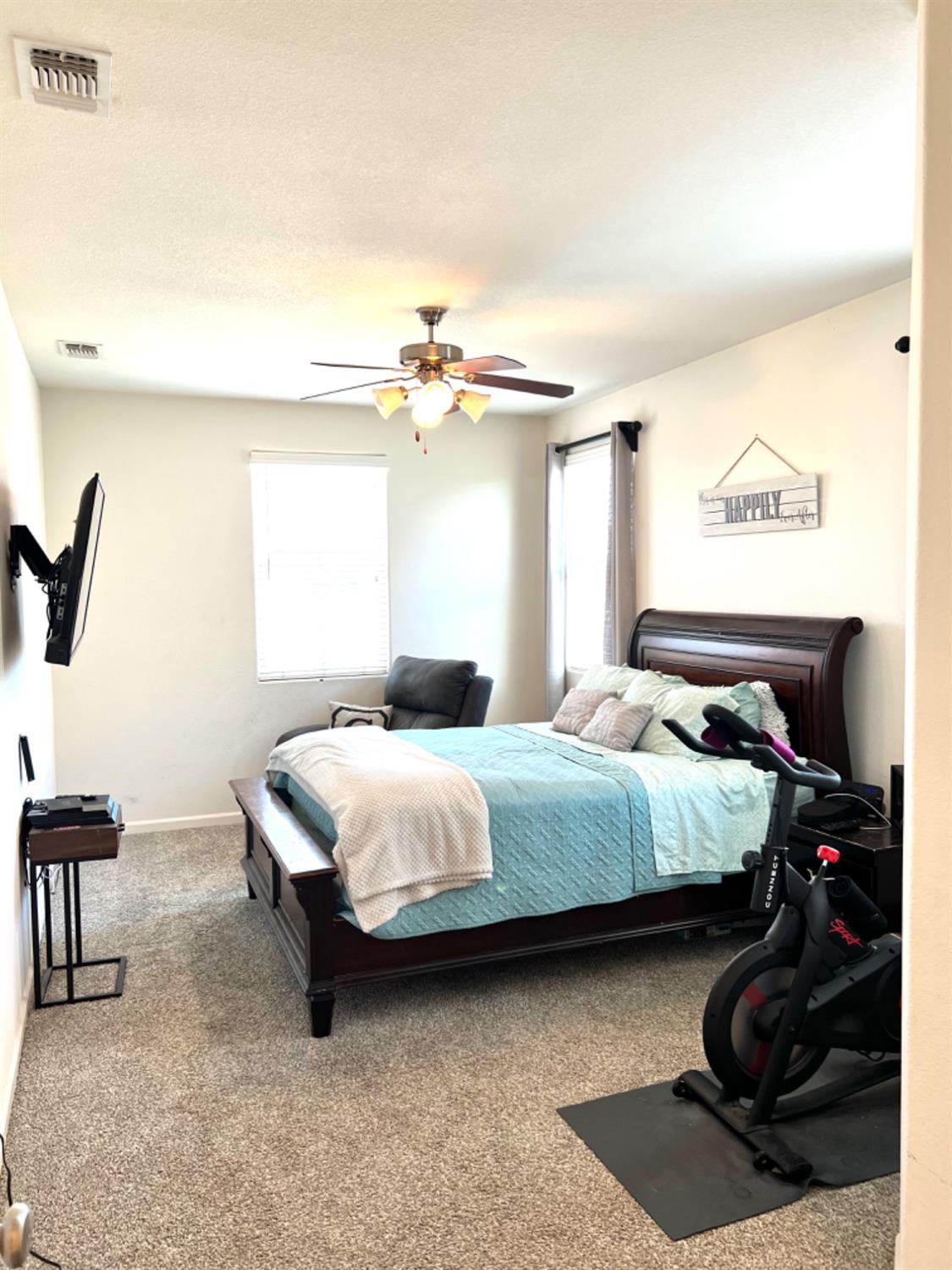 Sacramento, California 95834, United States, 4 Bedrooms Bedrooms, ,3 BathroomsBathrooms,Residential,Active,186056