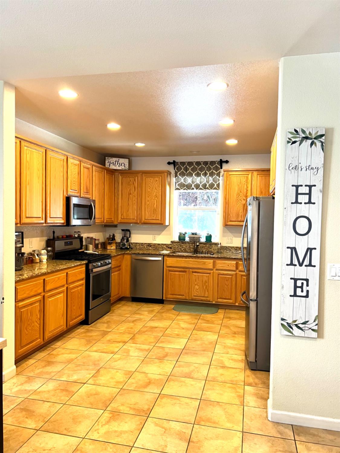 Sacramento, California 95834, United States, 4 Bedrooms Bedrooms, ,3 BathroomsBathrooms,Residential,Active,186056