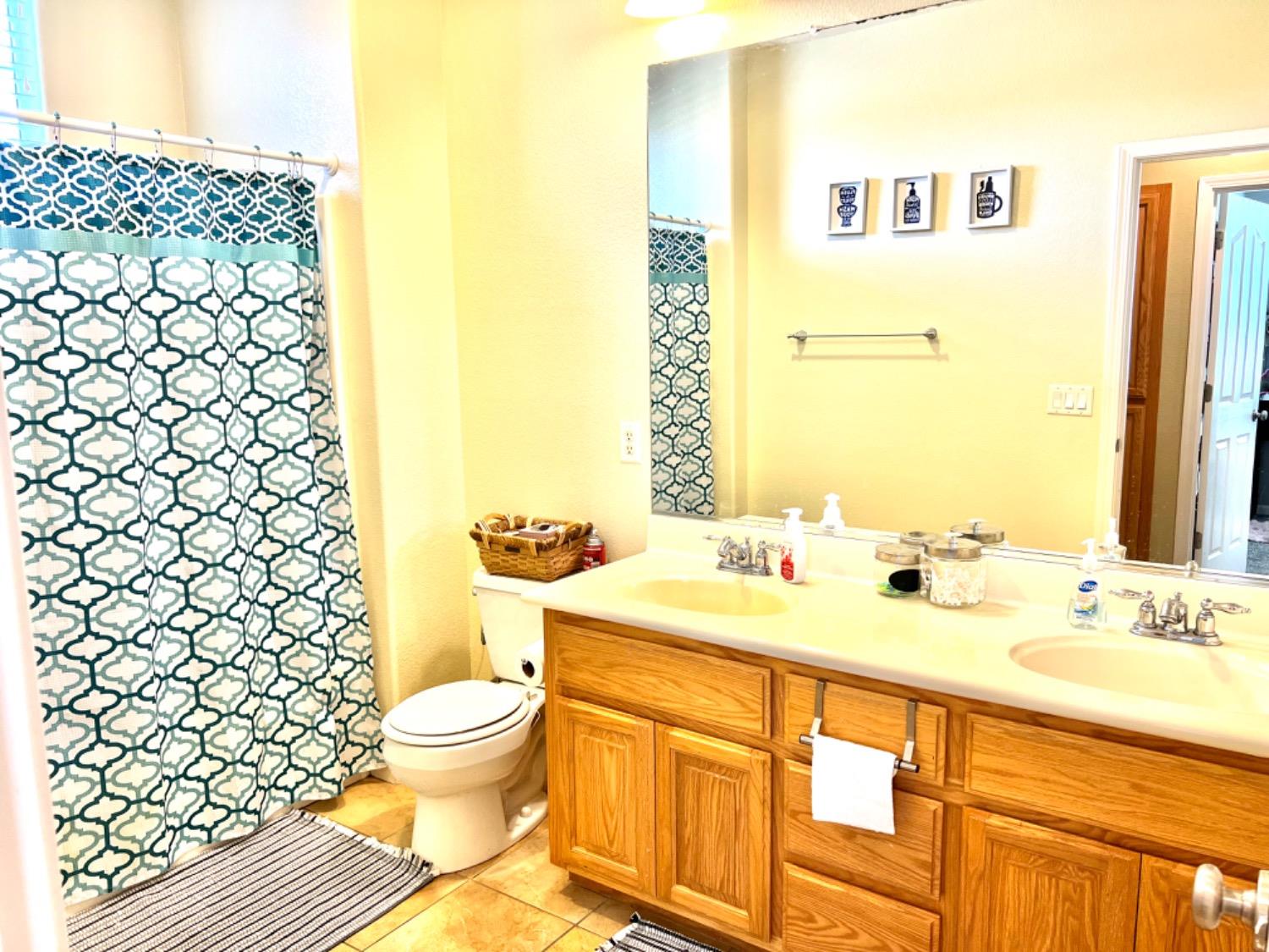 Sacramento, California 95834, United States, 4 Bedrooms Bedrooms, ,3 BathroomsBathrooms,Residential,Active,186056