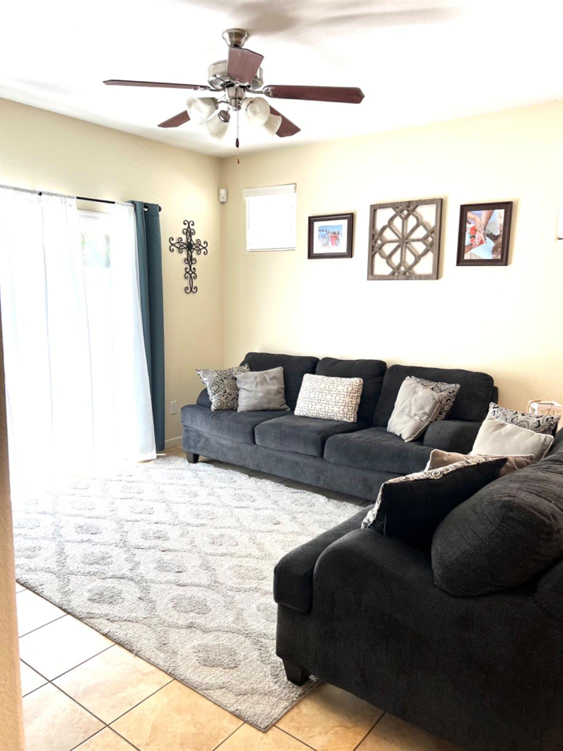 Sacramento, California 95834, United States, 4 Bedrooms Bedrooms, ,3 BathroomsBathrooms,Residential,Active,186056