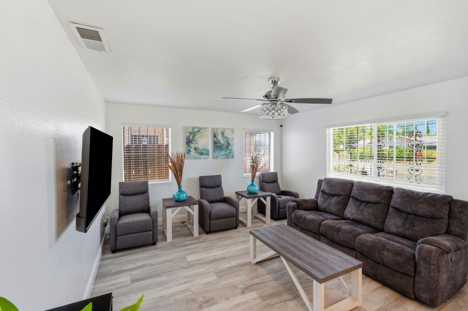 832 W 8th Street